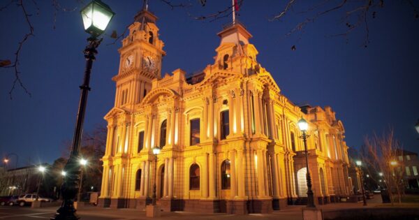 The Bendigo Town Hall at night.